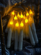 Carregar imagem no visualizador da galeria, Magic Candle (12 velas + varinha)
